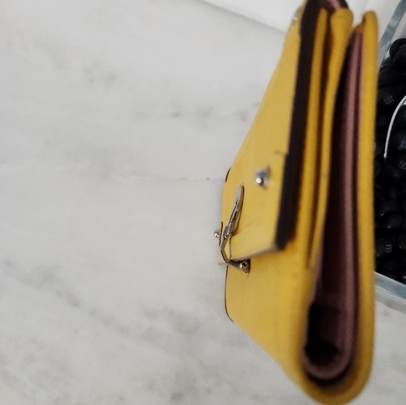 Salvatore Ferragamo Yellow Wallet On Chain - Picture 5 of 13
